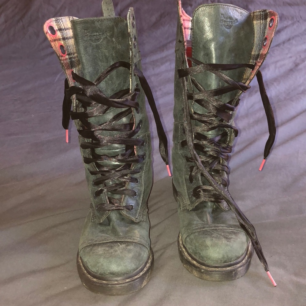 Women’s Doc Martens Triumph combat boot size 9